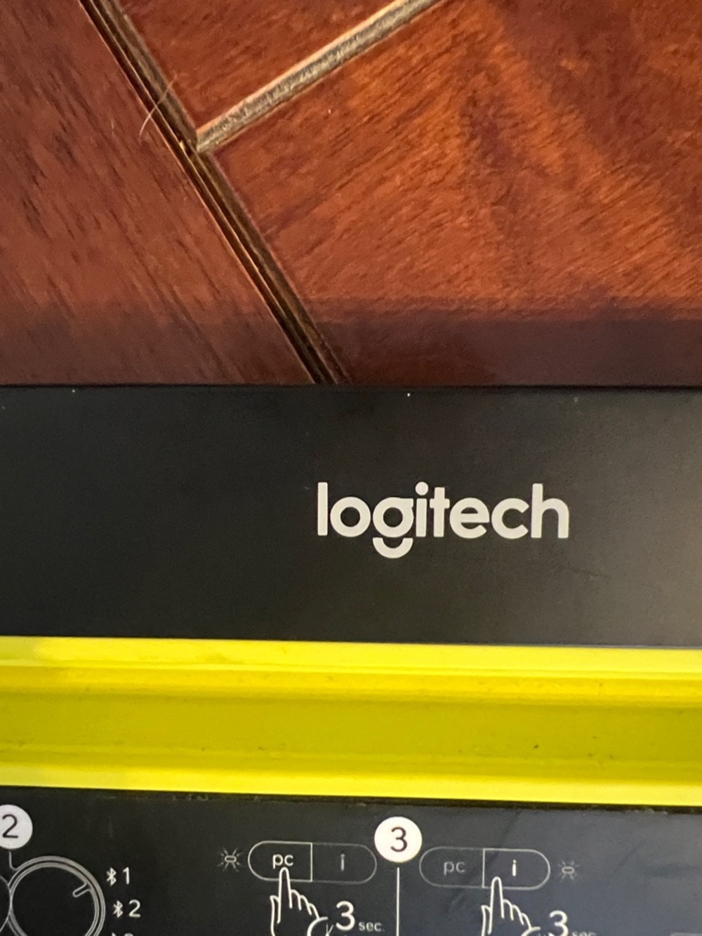 Logitech K480 Bluetooth Tablet Keyboard in Black with Yellow Slot - Picture 7 of 7